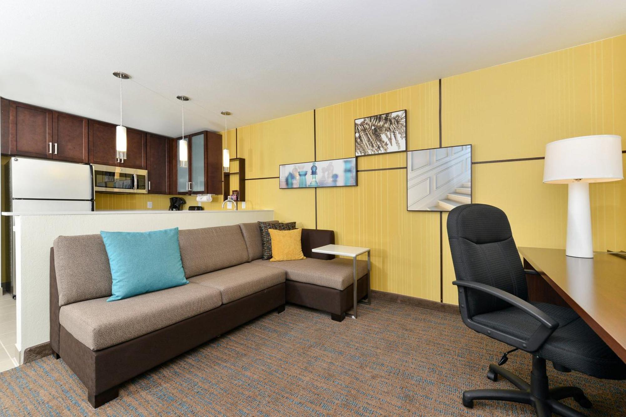 By Marriott Downtown Hotel