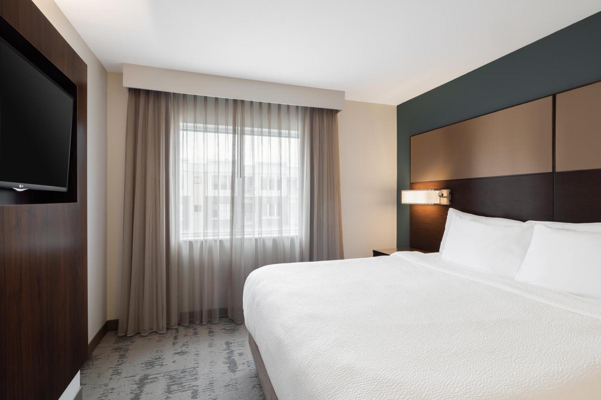 By Marriott Downtown Hotel