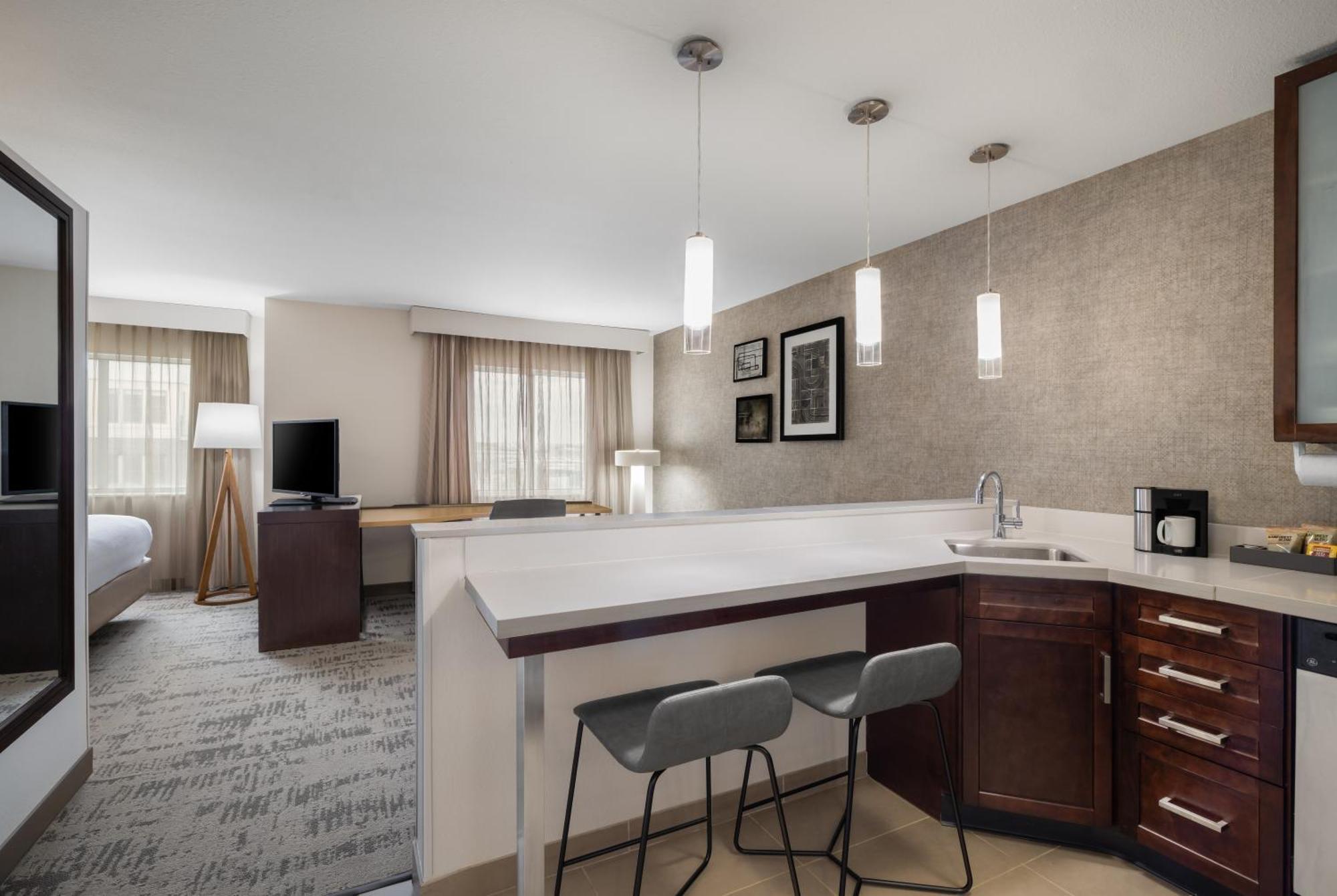 Hotel By Marriott Downtown 3*