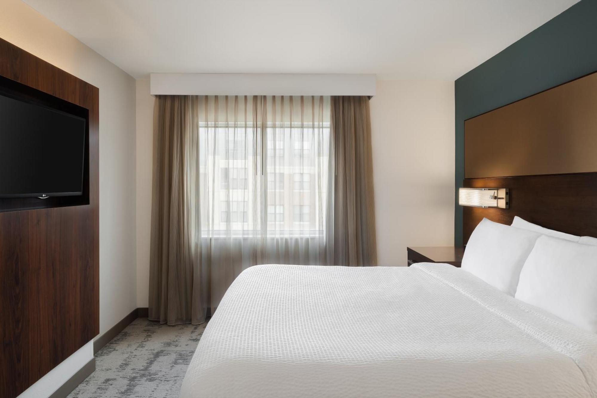 By Marriott Downtown 3* Des Moines