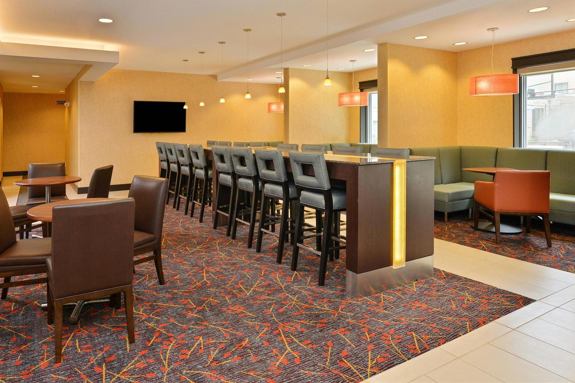 By Marriott Downtown Hotel