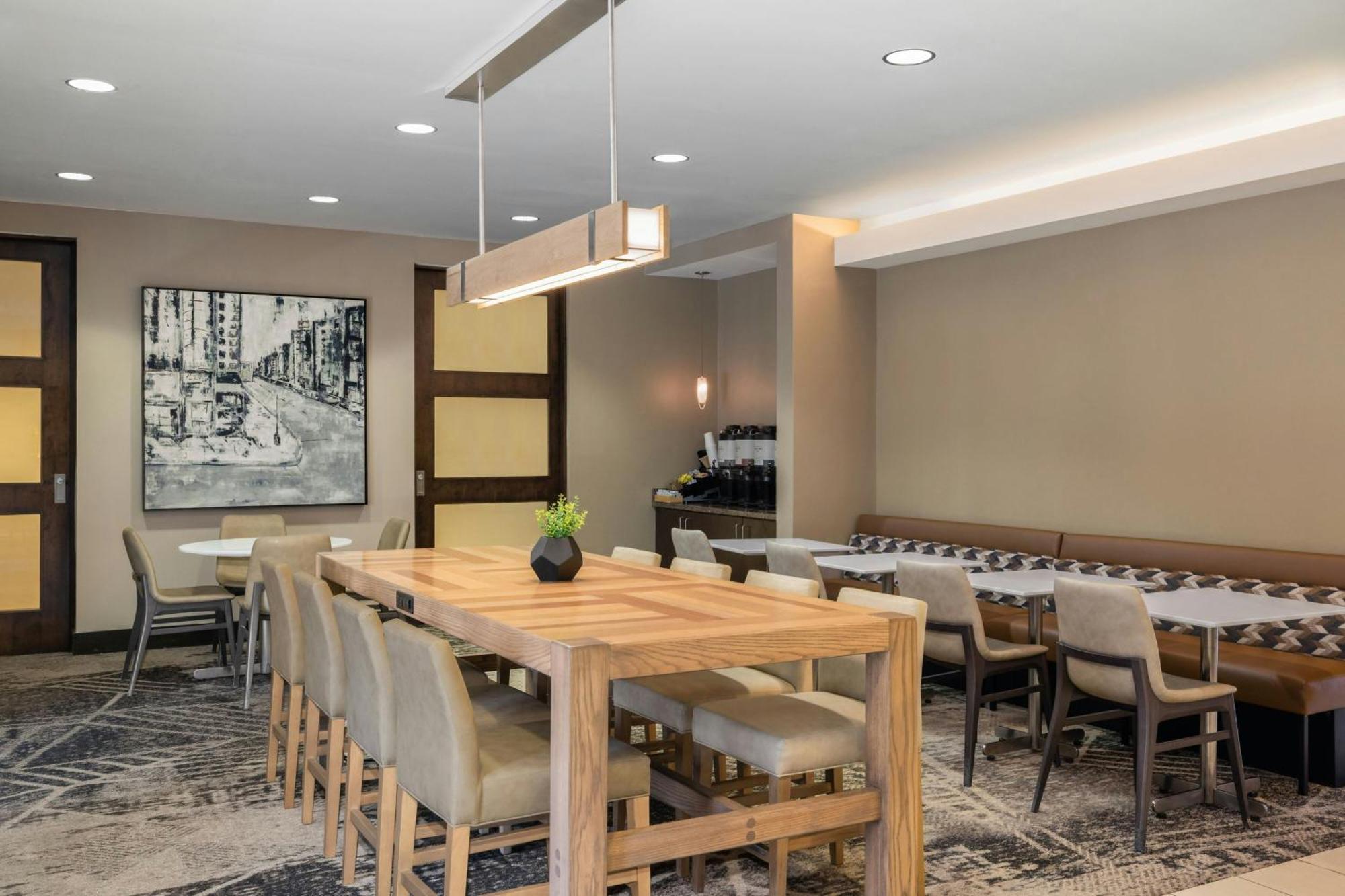 Hotel By Marriott Downtown 3*