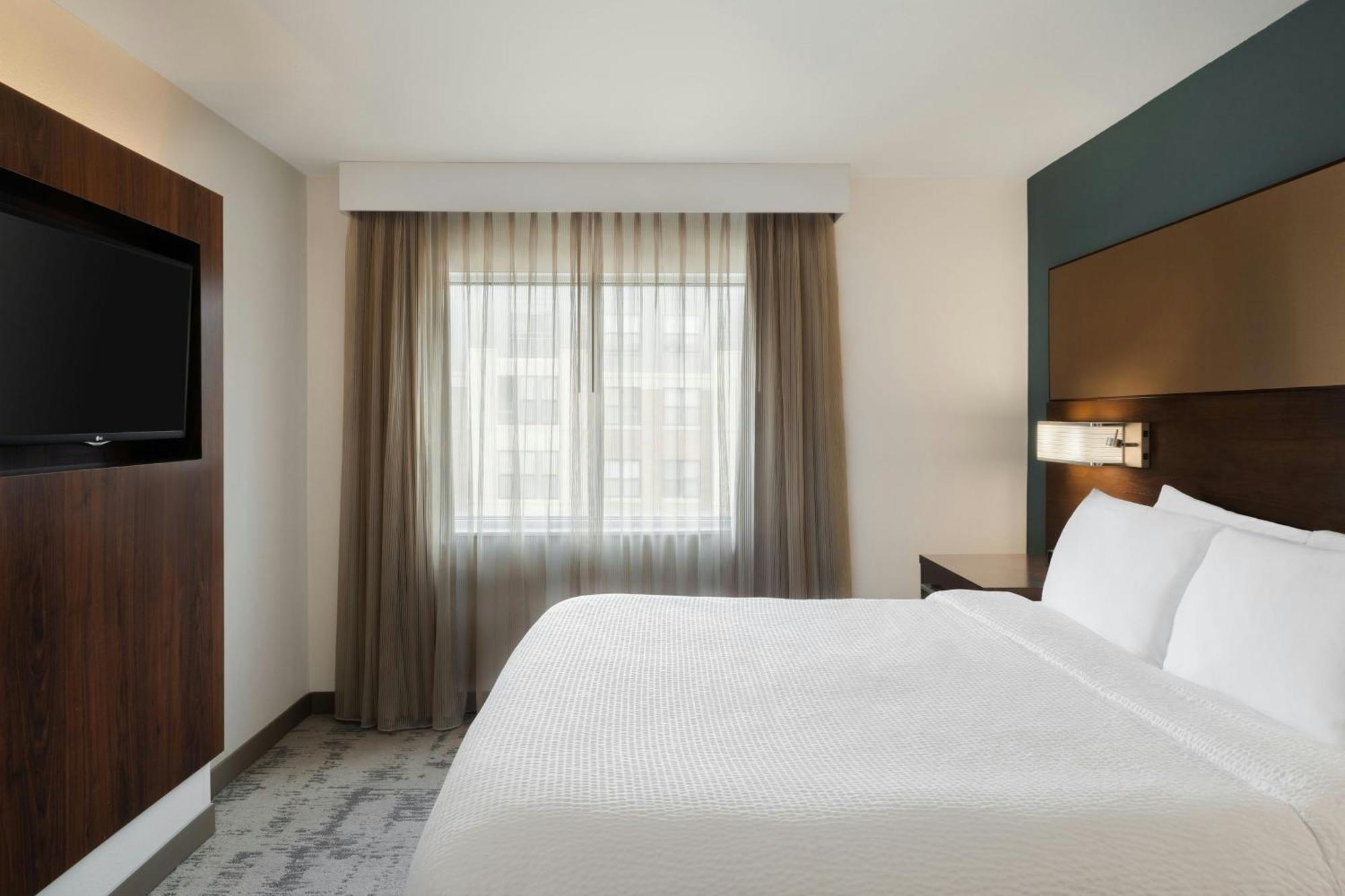 By Marriott Downtown Hotel Des Moines