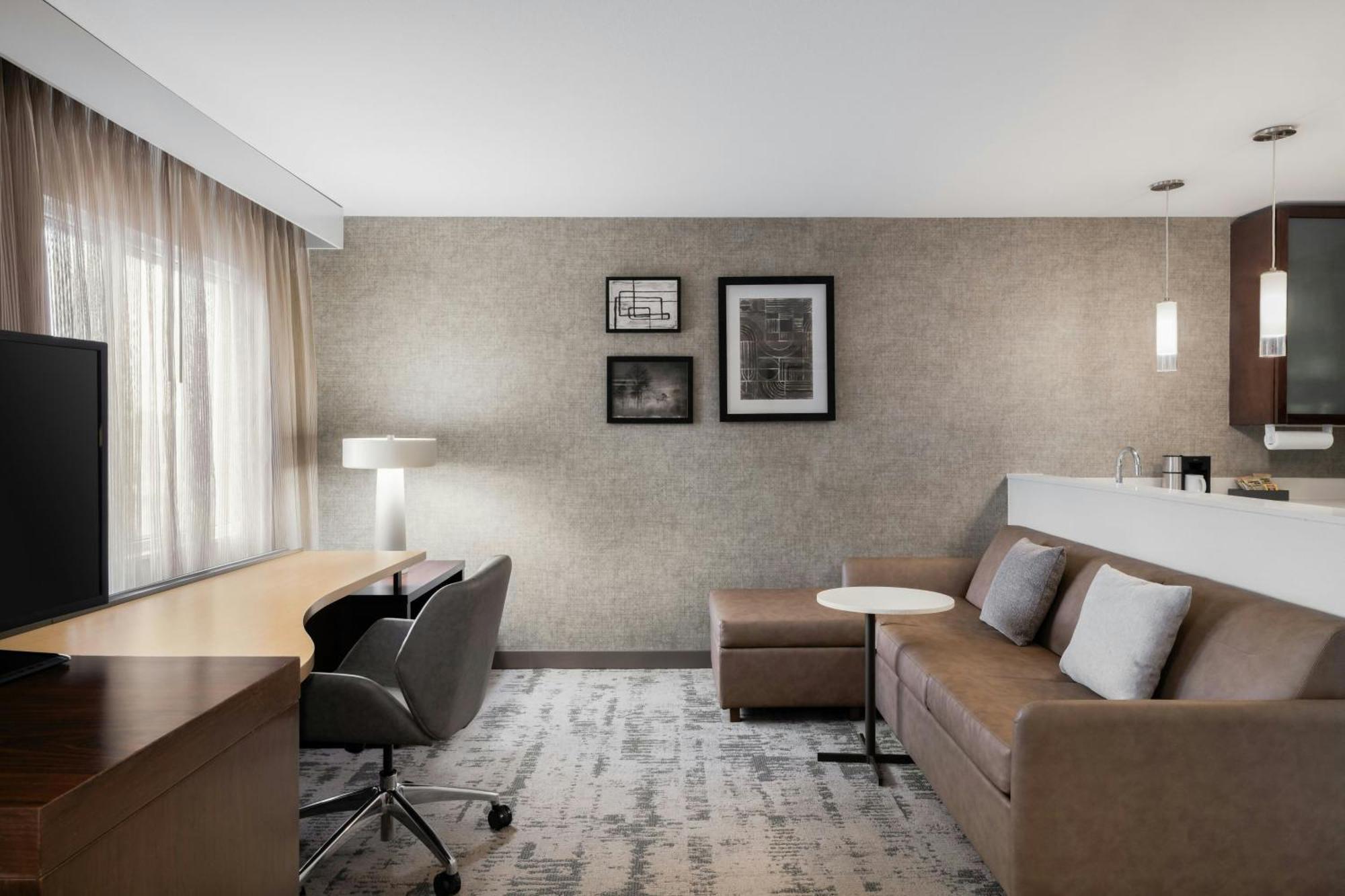 Hotel By Marriott Downtown 3*