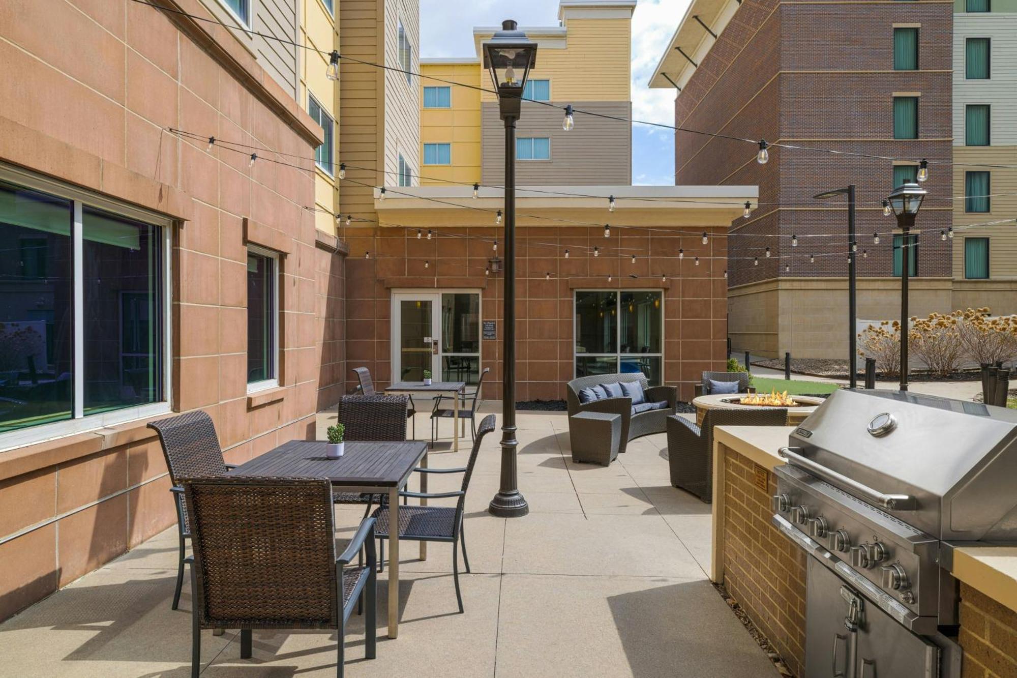 By Marriott Downtown 3* Des Moines