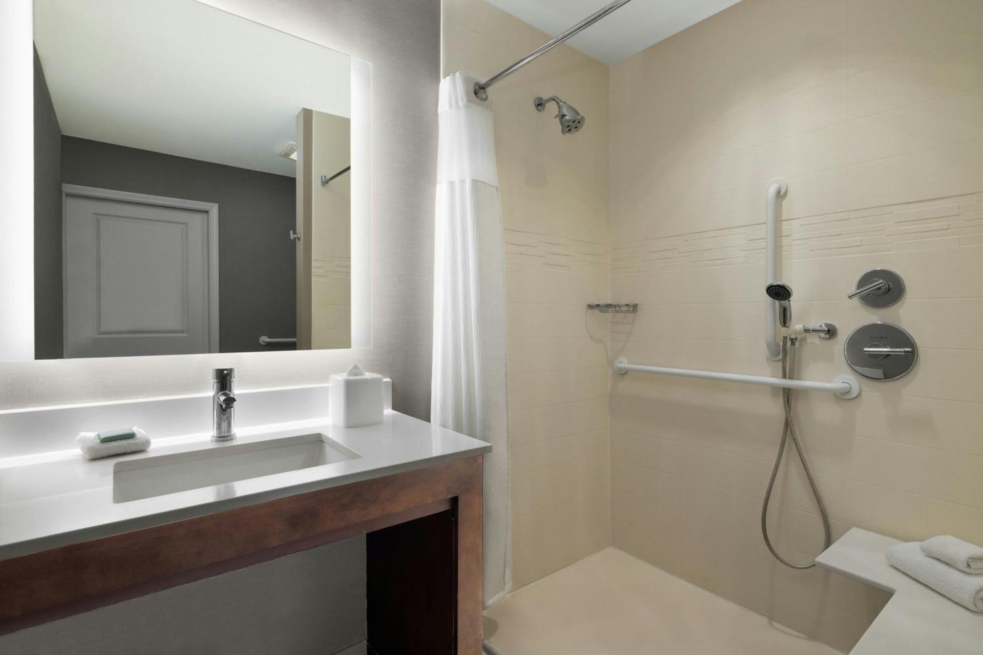By Marriott Downtown Hotel